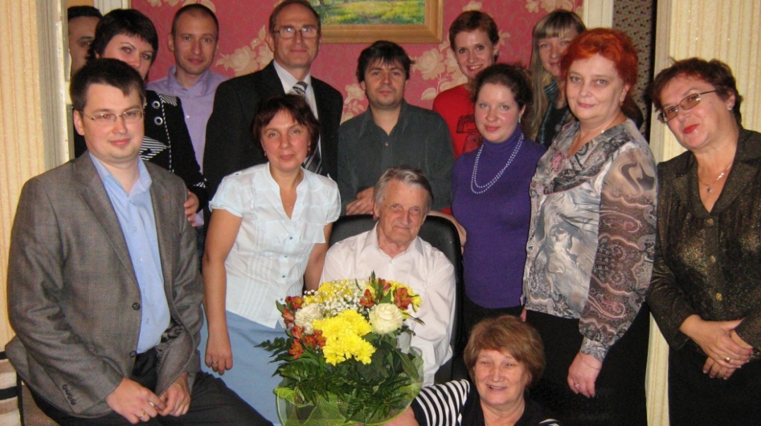 Сергей Фердинандович в кругу учеников на праздновании своего дня рождения, 23 октября 2011 г.